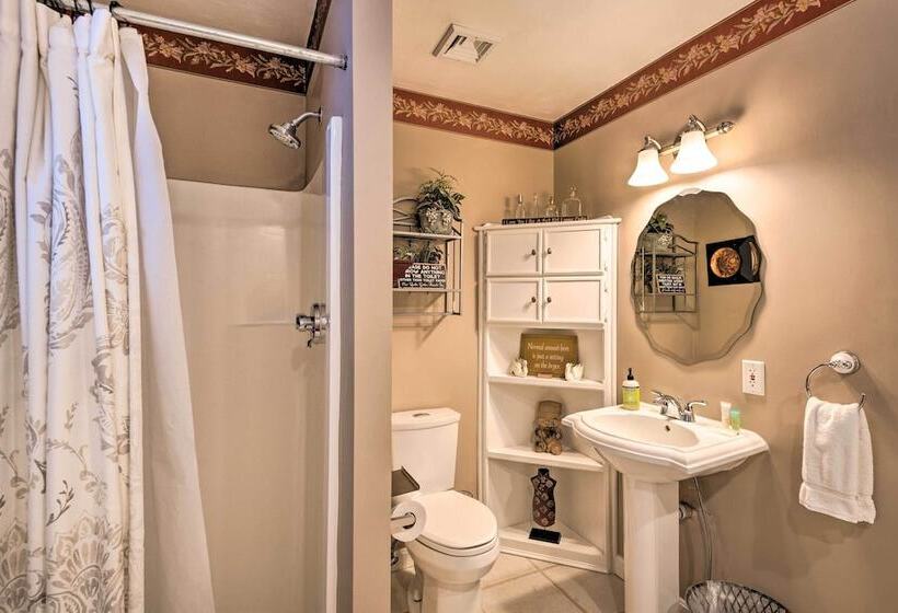 Charming Retreat ~ 1 Mi To Ossipee Lake Marina!