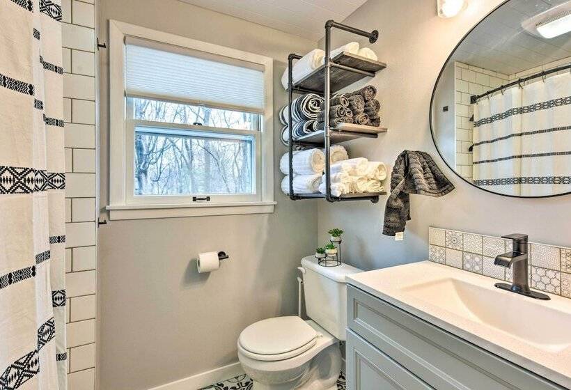 Walk To Lake Pepin: Charming Retreat W/ Deck