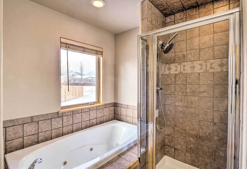 Charming, Spacious & Pet Friendly Buena Vista Home