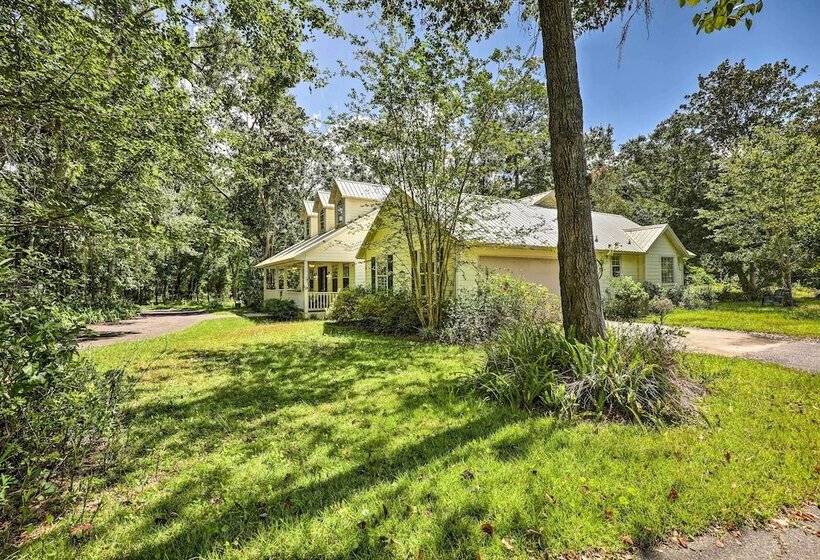 Charming Waldo Getaway Near Lake Santa Fe!