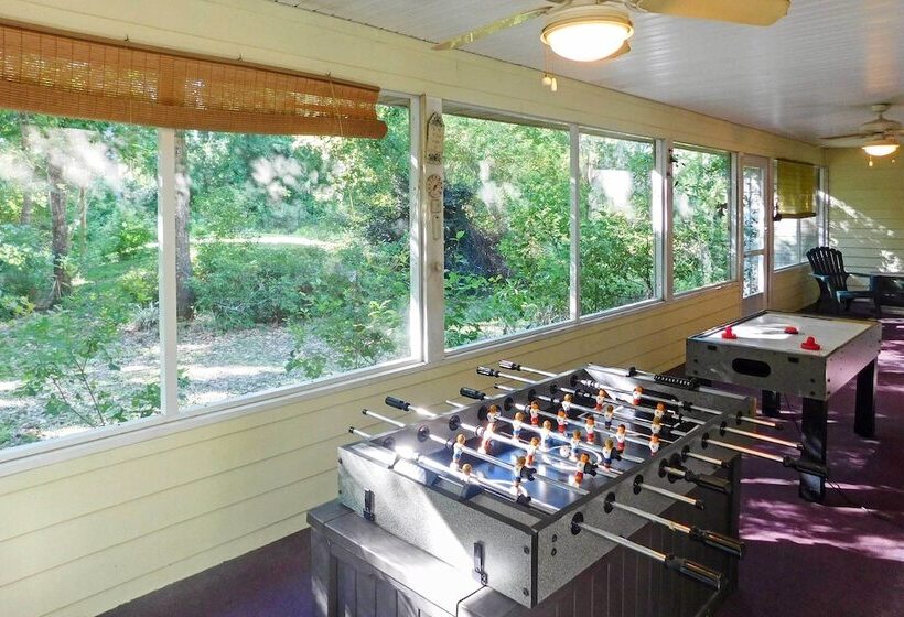 Charming Waldo Getaway Near Lake Santa Fe!