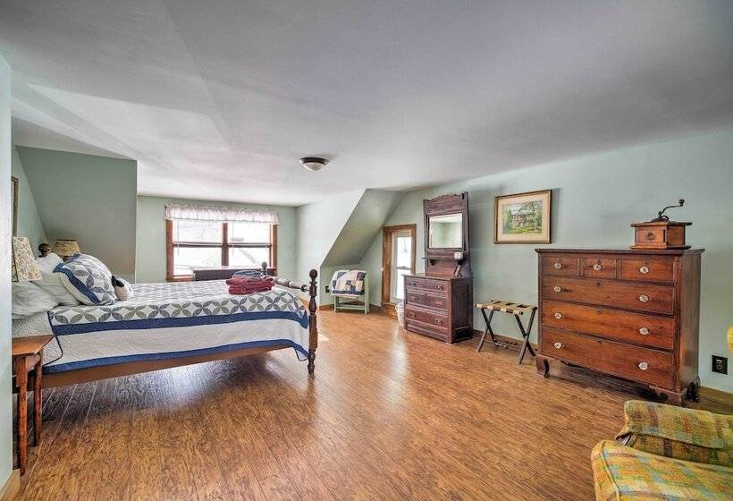 Chester Farmhouse On 100 Acres, 15 Min To Okemo!