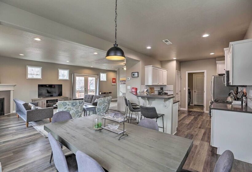 Chic Bend Home W/ Deck < 3 Mi To Downtown!