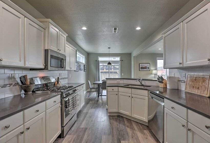 Chic Bend Home W/ Deck < 3 Mi To Downtown!