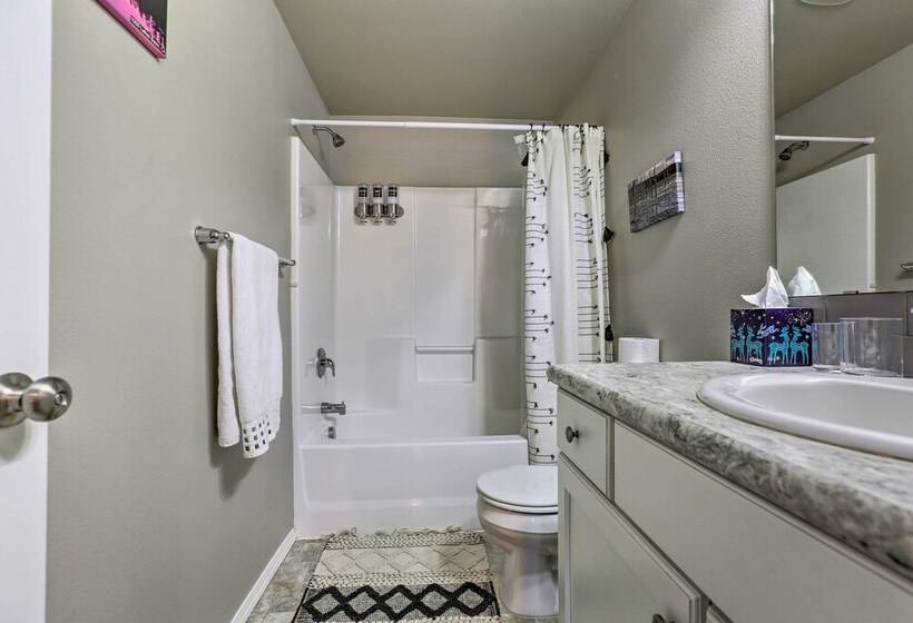 Chic Bend Home W/ Deck < 3 Mi To Downtown!