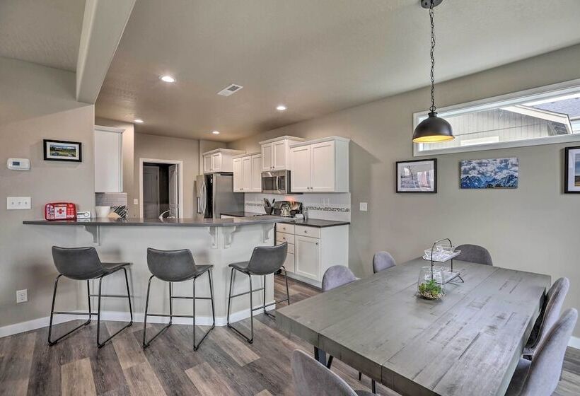 Chic Bend Home W/ Deck < 3 Mi To Downtown!