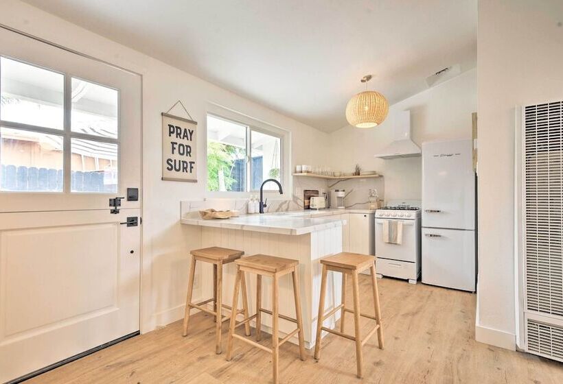 Chic & Central Ventura Home Walk To Beach!