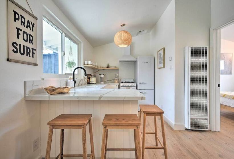 Chic & Central Ventura Home Walk To Beach!