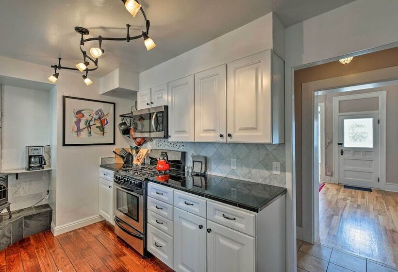 Chic Downtown Home W/ Grill, Steps To Main Street!