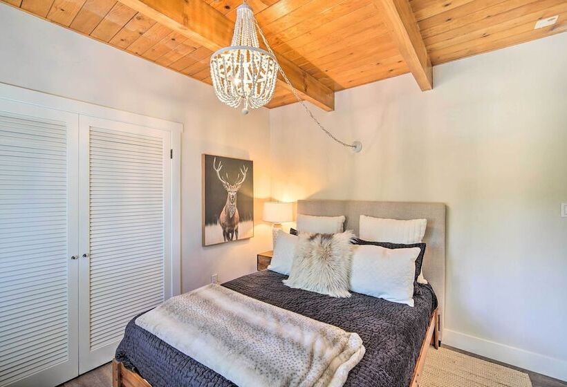 Chic Lake House W/ Furnished Deck & Hot Tub!