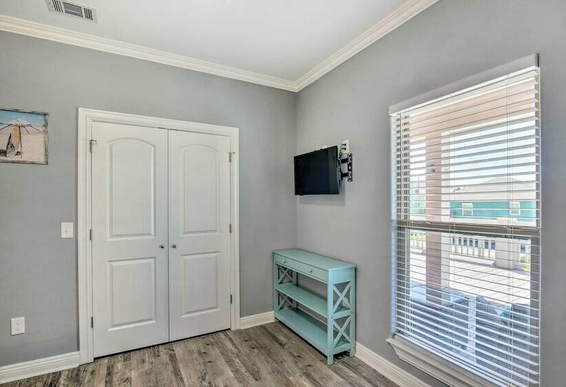 Walk To Shore: Coastal Escape In Crystal Beach!