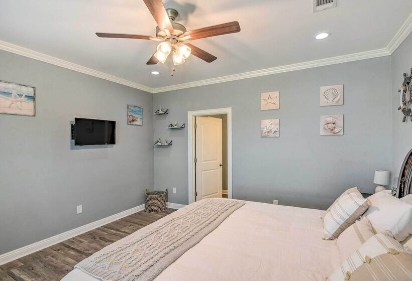 Walk To Shore: Coastal Escape In Crystal Beach!