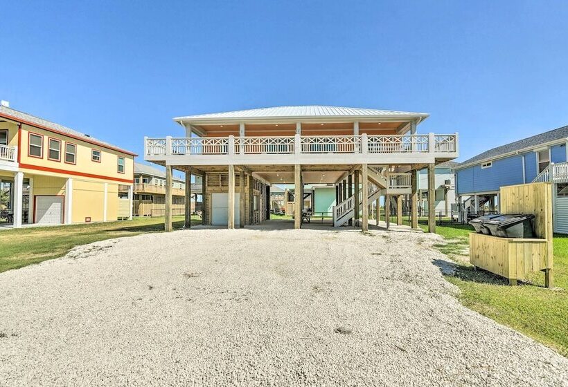 Walk To Shore: Coastal Escape In Crystal Beach!