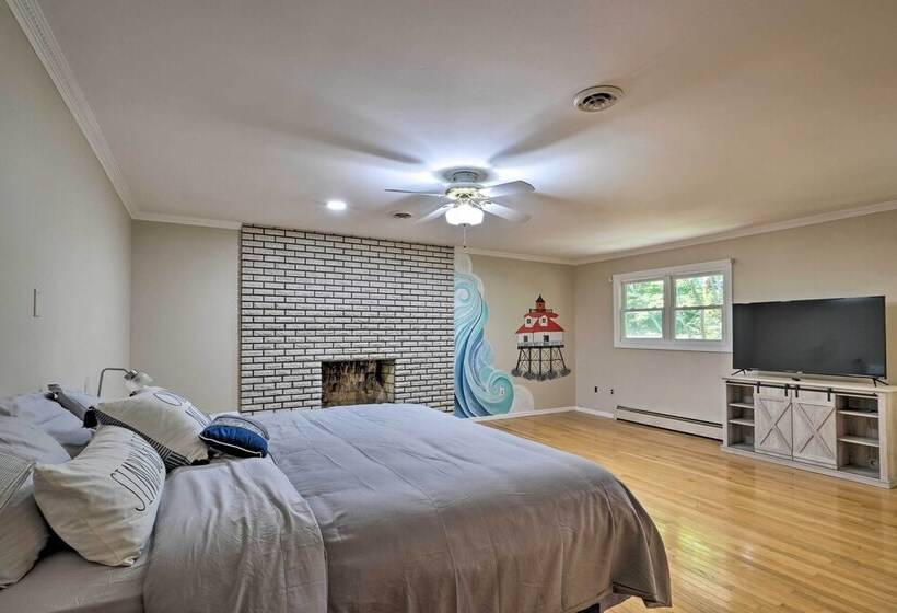 Coastal Edgewater Home W/ Private Hot Tub!