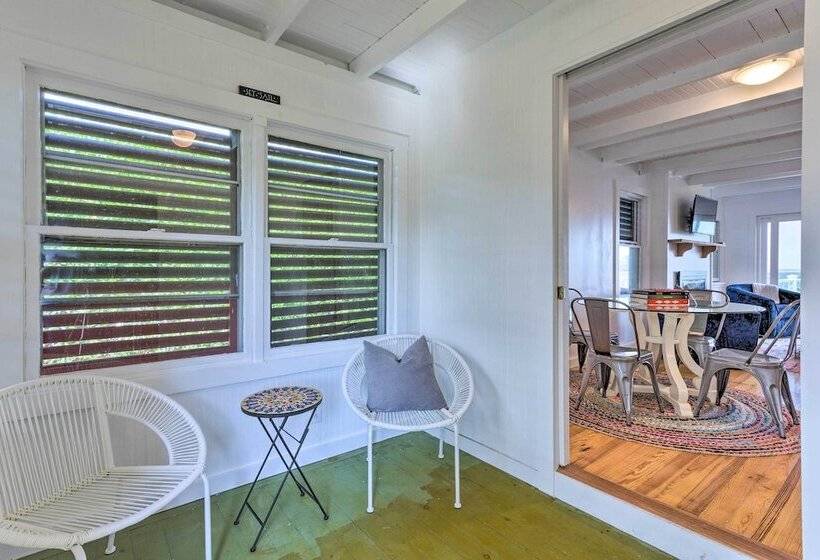 Coastal Portsmouth Home W/ Bay Access Near Newport