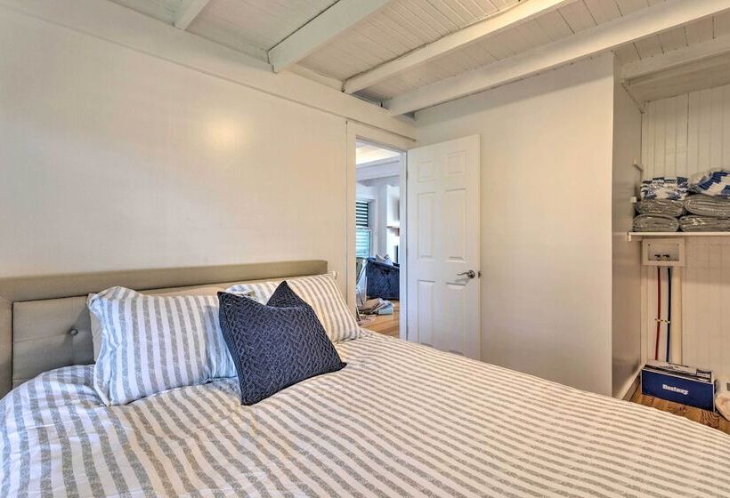 Coastal Portsmouth Home W/ Bay Access Near Newport