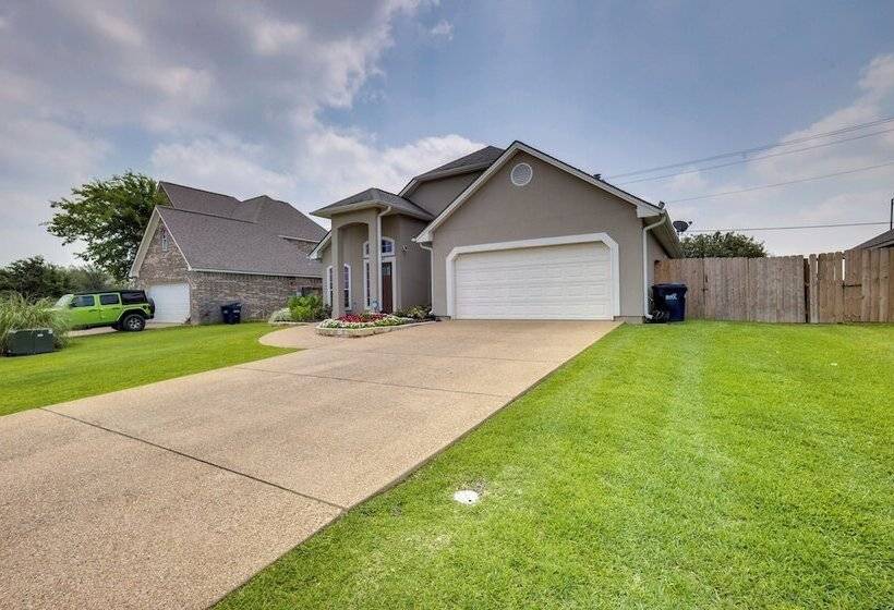 College Station Family Home: 3 Mi To Texas A&m!