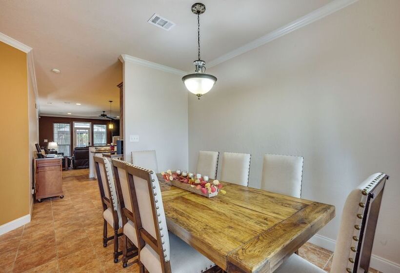 College Station Family Home: 3 Mi To Texas A&m!