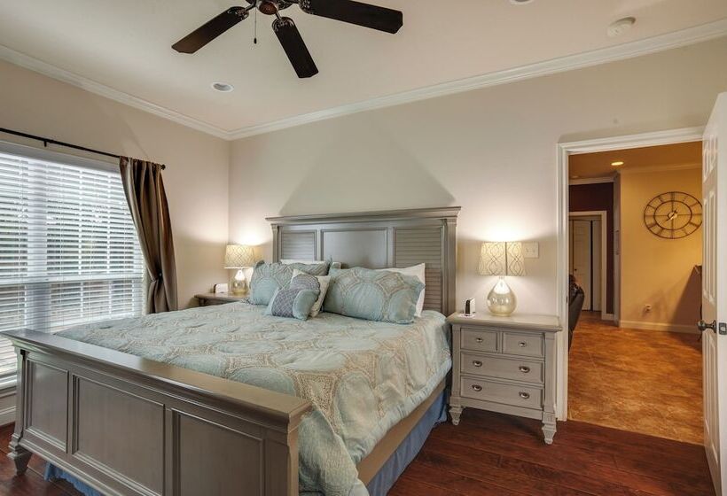 College Station Family Home: 3 Mi To Texas A&m!