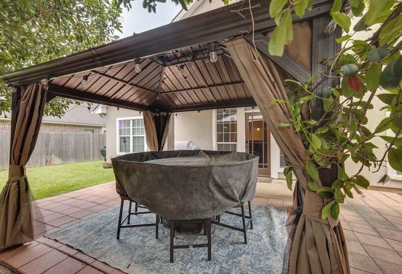 College Station Family Home: 3 Mi To Texas A&m!