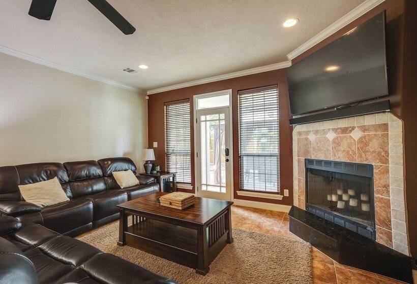 College Station Family Home: 3 Mi To Texas A&m!