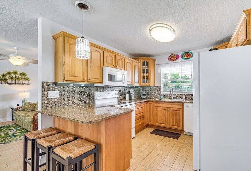 Colorful Canalfront Home   Boat Dock, Deck, Kayaks