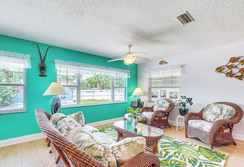 Colorful Canalfront Home   Boat Dock, Deck, Kayaks