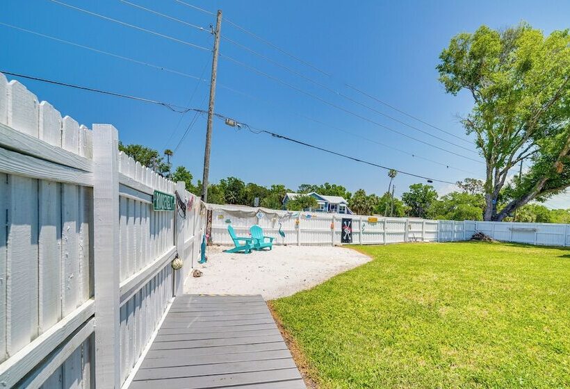 Colorful Canalfront Home   Boat Dock, Deck, Kayaks