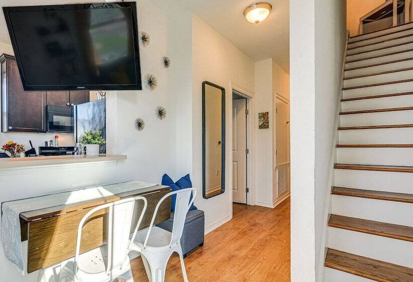 Walk To Beach: Colorful Home W/ Patio In Galveston