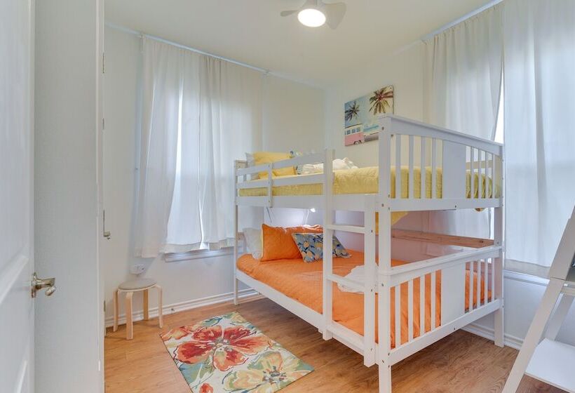 Walk To Beach: Colorful Home W/ Patio In Galveston