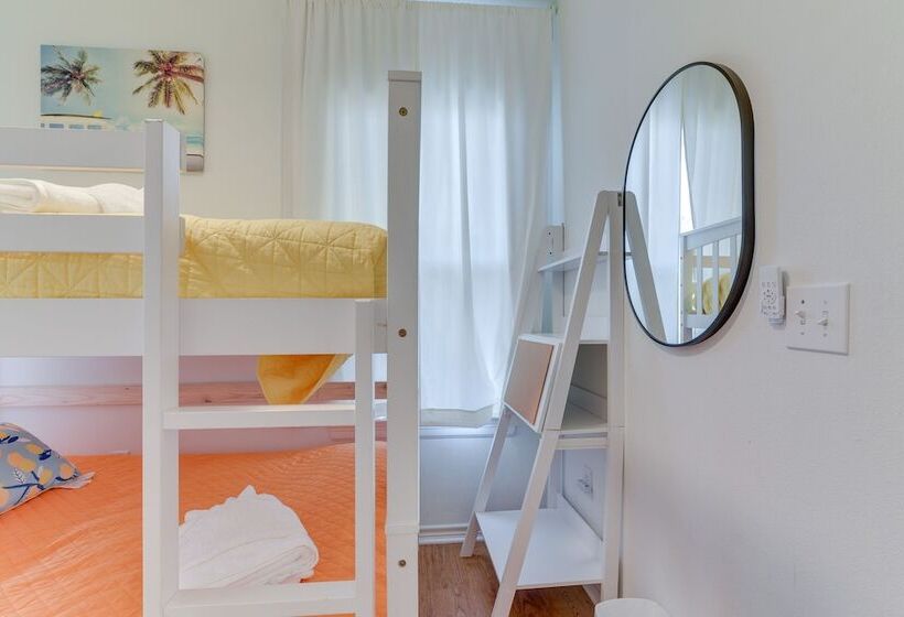 Walk To Beach: Colorful Home W/ Patio In Galveston