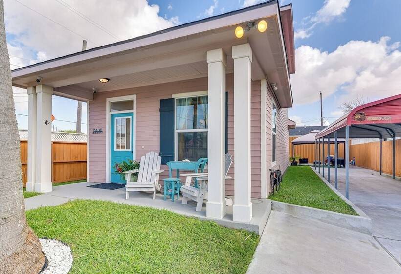 Walk To Beach: Colorful Home W/ Patio In Galveston