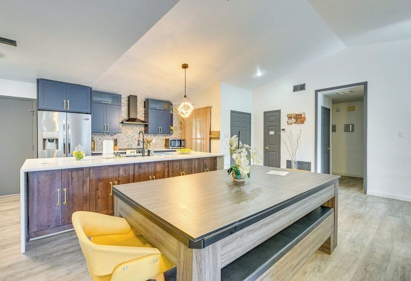 Contemporary Lutz Home: Private Pool, Pet Friendly