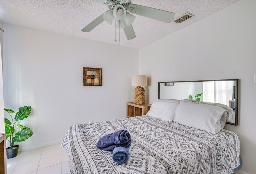 Contemporary Lutz Home: Private Pool, Pet Friendly