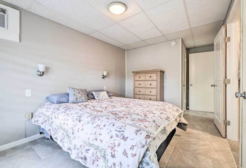 Convenient Canyon Lake Home W/ Deck & Grill!