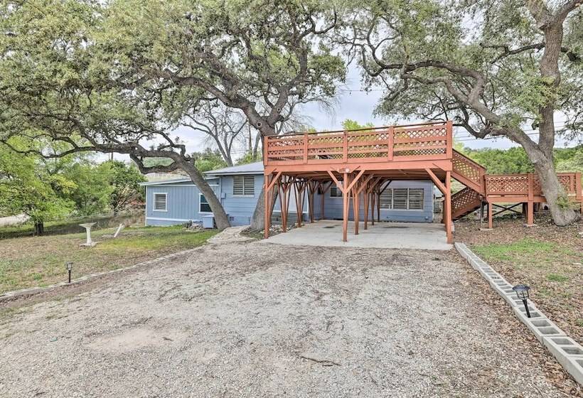 Convenient Canyon Lake Home W/ Deck & Grill!