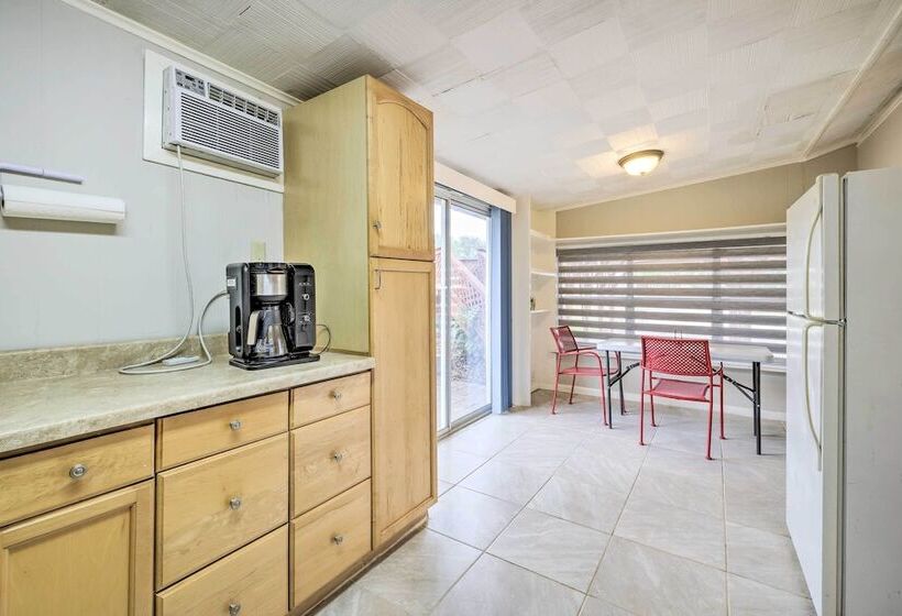 Convenient Canyon Lake Home W/ Deck & Grill!