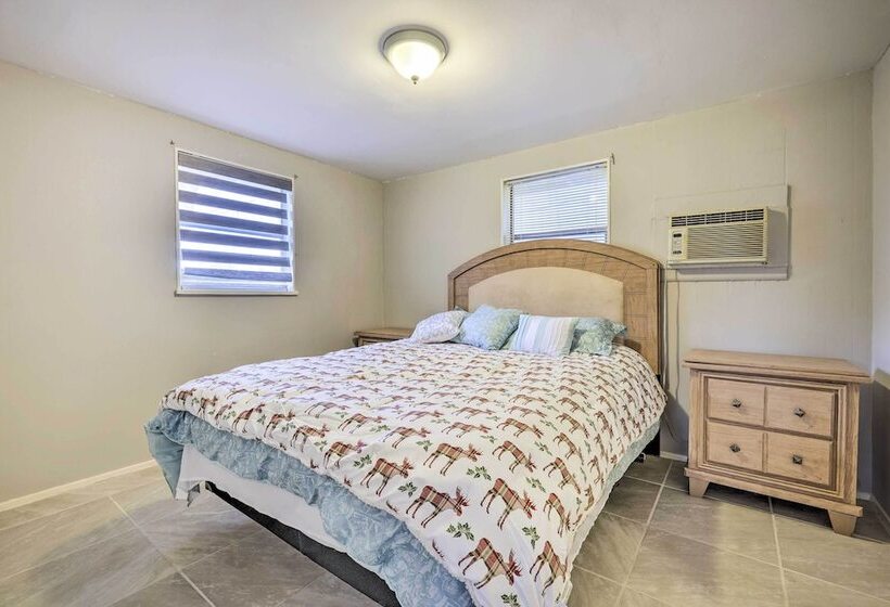 Convenient Canyon Lake Home W/ Deck & Grill!