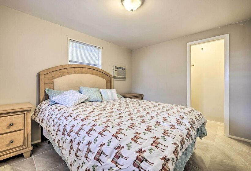 Convenient Canyon Lake Home W/ Deck & Grill!