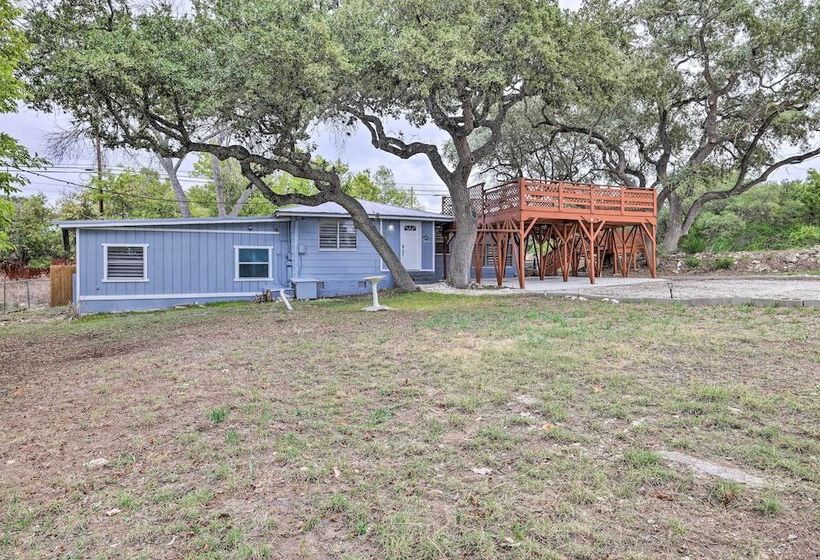 Convenient Canyon Lake Home W/ Deck & Grill!