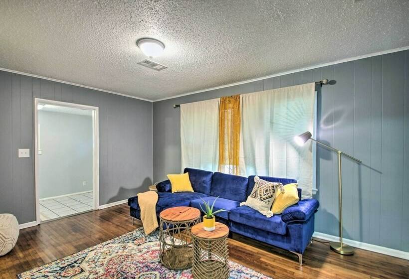 Convenient Pensacola Home W/ Deck & Fire Pit!