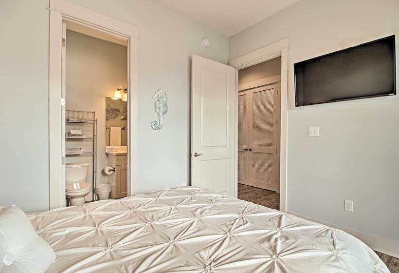 Gulf Shores Home W/ Shared Pool, 2 Blocks To Beach