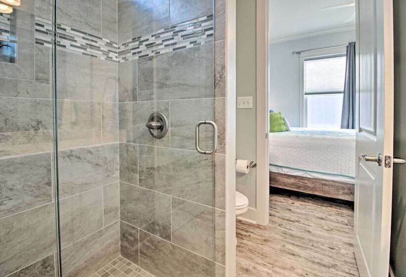 Gulf Shores Home W/ Shared Pool, 2 Blocks To Beach