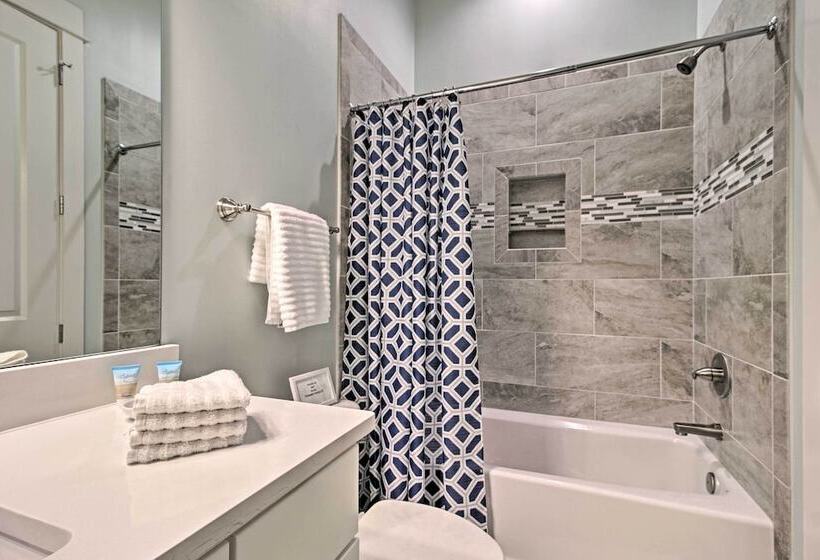 Gulf Shores Home W/ Shared Pool, 2 Blocks To Beach