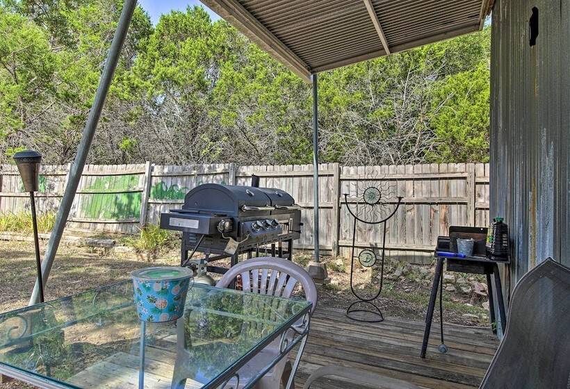 Couples Cabin W/ Luxury Deck, 1 Mi To Canyon Lake!
