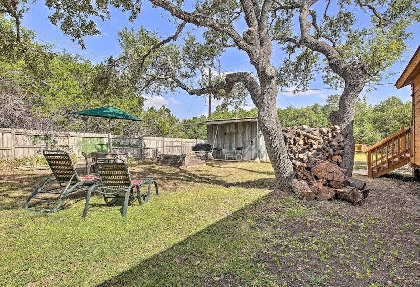 Couples Cabin W/ Luxury Deck, 1 Mi To Canyon Lake!