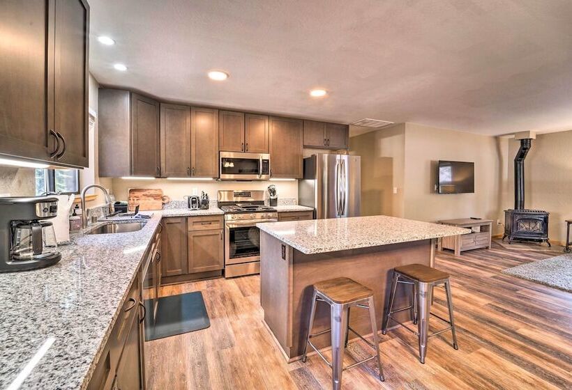 5 Mi To Donner Lake: Home W/ Shared Hot Tub