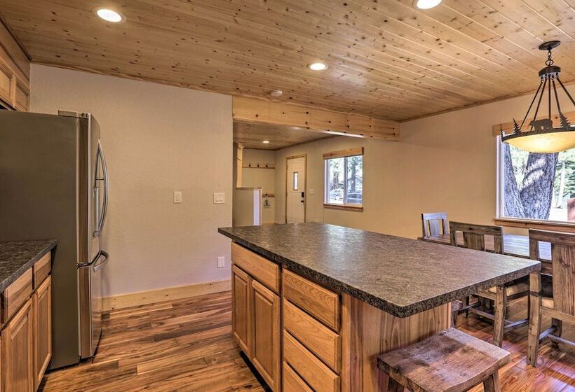 South Lake Tahoe Cabin ~ 7 Mi To Ski Resort!