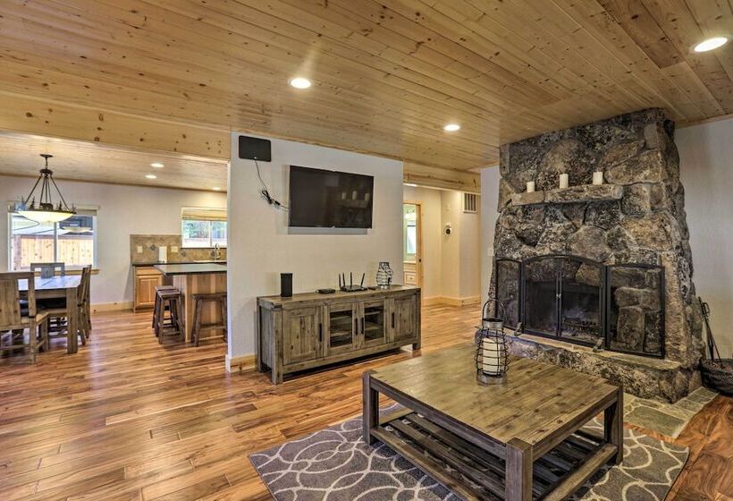 South Lake Tahoe Cabin ~ 7 Mi To Ski Resort!