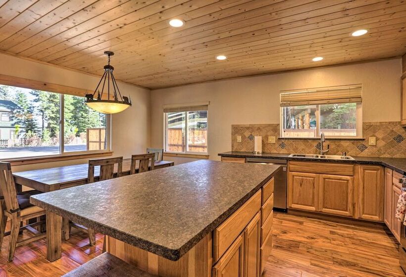 South Lake Tahoe Cabin ~ 7 Mi To Ski Resort!